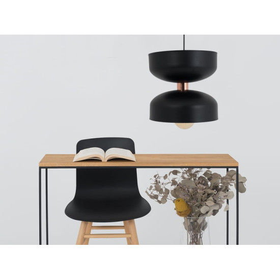 Piekaramā lampa WOMAN L - melna Piekaramā lampa WOMAN L - melna