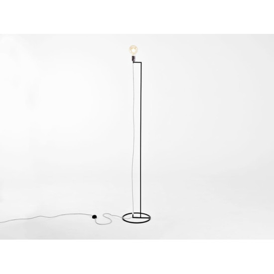 STRANG Stāvlampa - melna STRANG Stāvlampa - melna